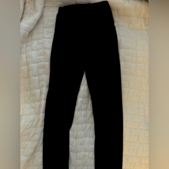 MAKE A DEAL DAY ! Lululemon Black High-Waisted leggings, NO PULLS, size 4 - Picture 1 of 8